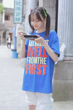 郑爽俏皮双马尾私服照图片_5