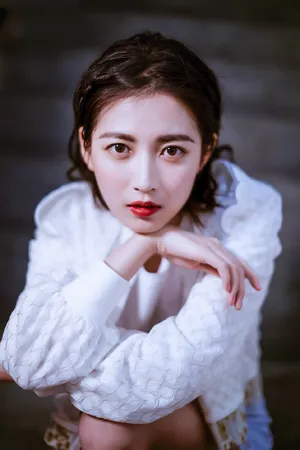 陈钰琪清新俏丽白衣写真图片_2