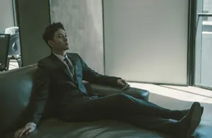 秦俊杰儒雅帅气西装写真图片_4