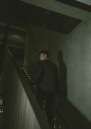 秦俊杰儒雅帅气西装写真图片_6