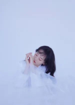 何泓姗精致优雅写真图片_3