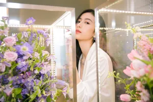 周雨彤性感优雅活动写真图片_3