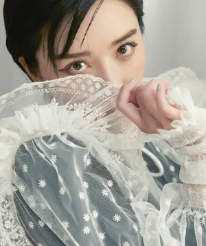 阚清子性感时尚封面大片写真图片_4