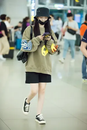 孟美岐运动风酷美街拍图片_3