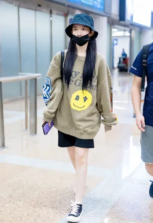 孟美岐运动风酷美街拍图片_5