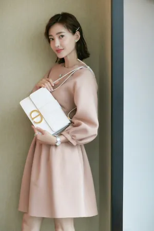 王丽坤性感时尚写真图片_1