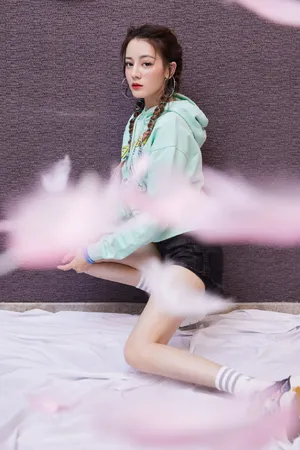 迪丽热巴创造营美腿图片