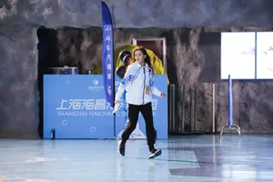 迪丽热巴极限挑战甜美图片_5