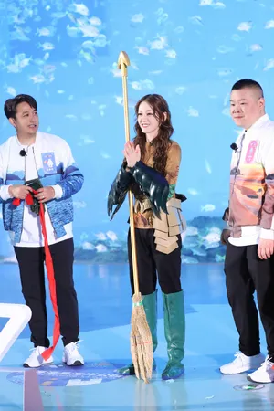 迪丽热巴极限挑战甜美图片_21