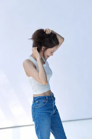 林允儿酷美时尚大片写真图片_2