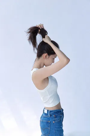 林允儿酷美时尚大片写真图片_3