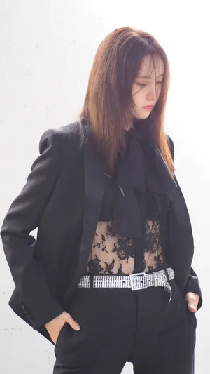 林允儿酷美时尚大片写真图片_6