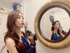 吴宣仪短裙美腿性感写真图片
