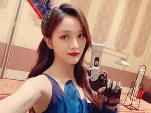 吴宣仪短裙美腿性感写真图片_2