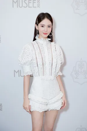 金晨清新靓丽活动照图片_5