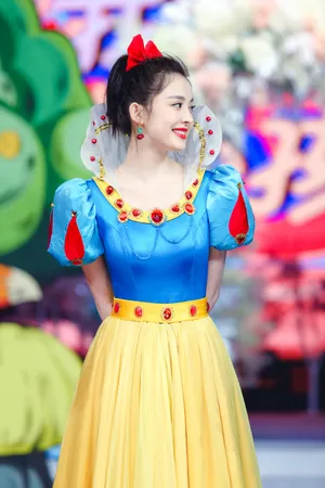 古力娜扎白雪公主装甜美写真图片_7