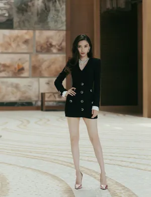 angelababy黑色西装优雅性感写真图片