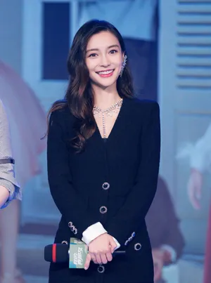 angelababy黑色西装优雅性感写真图片_8