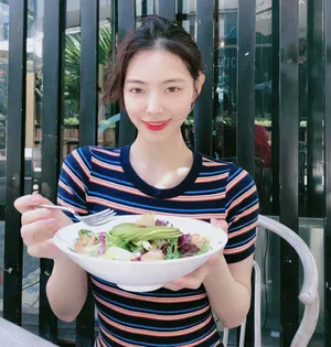 SNH48许佳琪甜美生活照图片_2