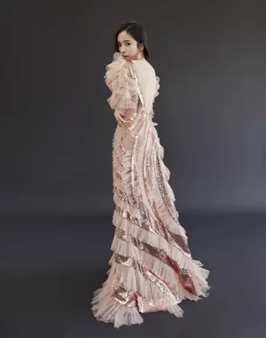 杨幂时尚率性杂志性感写真图片_2