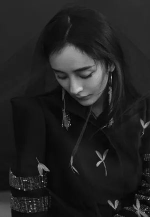 杨幂时尚率性杂志性感写真图片_3