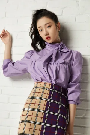 葛施敏优雅甜美时尚写真图片