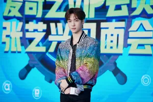 张艺兴帅气撩人活动图片_8