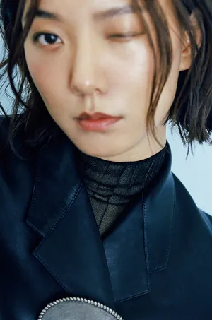 王珞丹知性优雅封面写真图片