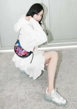 宋茜纯白甜美写真图片_4