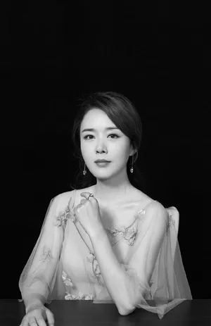 颜丹晨优雅迷人写真图片_3