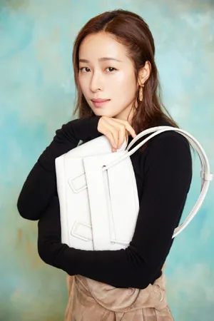 江一燕温柔甜美写真图片_2
