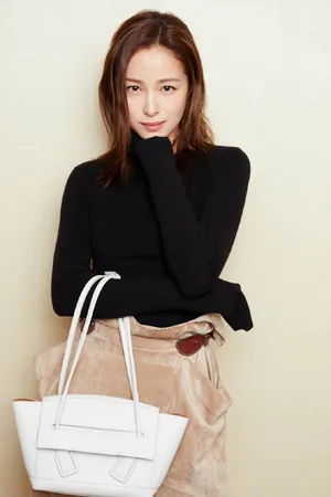 江一燕温柔甜美写真图片_6
