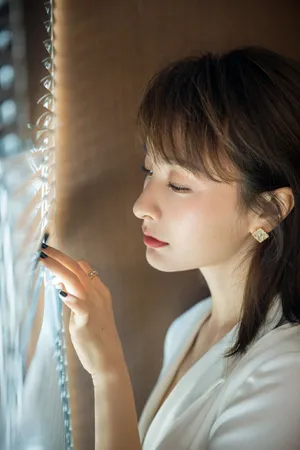 吴昕纯白清新淡雅写真图片