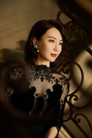 陈数优雅黑天鹅写真图片_6