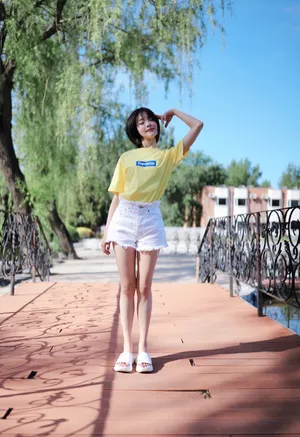 种丹妮短发清新俏皮图片