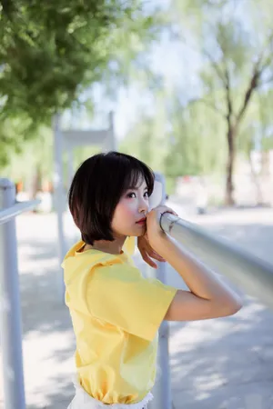 种丹妮短发清新俏皮图片