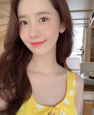 林允儿鹅黄少女私服图片_4