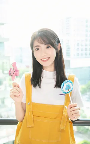 邢菲甜美元气夏日写真图片