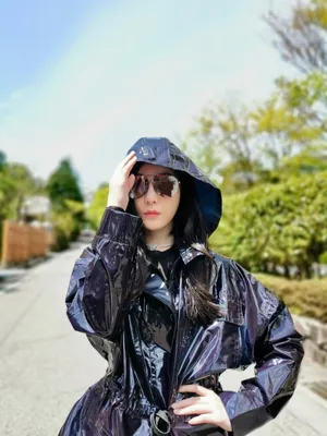 汤晶媚酷黑美艳街拍图片_2
