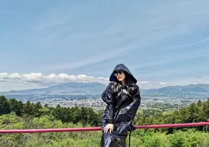 汤晶媚酷黑美艳街拍图片_8
