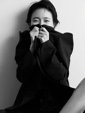 焦俊艳黑白酷美写真图片_5