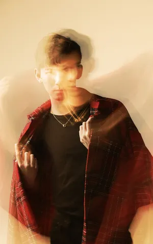 赵顺然酷帅养眼光影写真图片_3