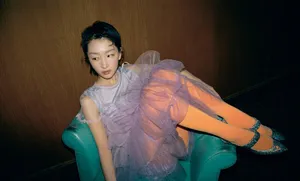周冬雨复古运动风时尚性感写真图片_7