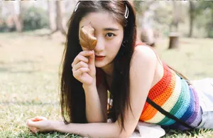 戚砚笛清新甜美写真图片
