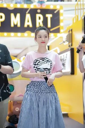 吴倩可爱甜美活动照图片_5