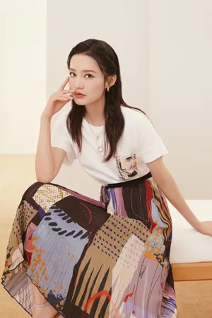 李沁简约清新时尚大片写真图片_1