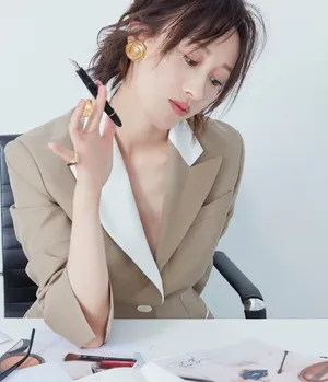 练练性感干练气质写真图片_5