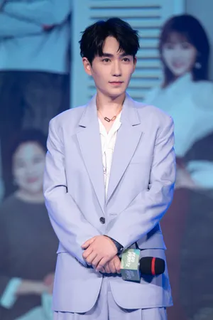 朱一龙发布会帅气活动照图片