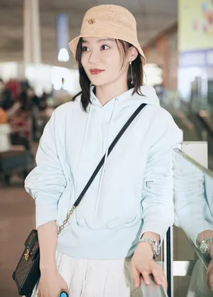 袁姗姗清新柔美机场写真图片_3