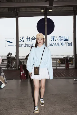袁姗姗清新柔美机场写真图片_4